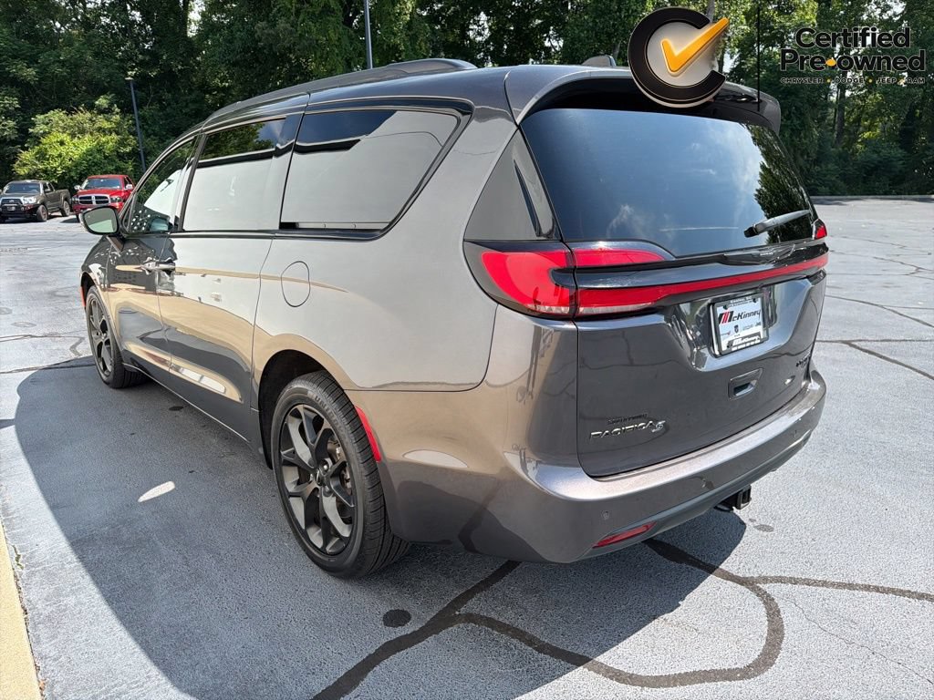 Certified 2023 Chrysler Pacifica Limited w/ Uconnect Theater Family Group AWD/4WD image 13