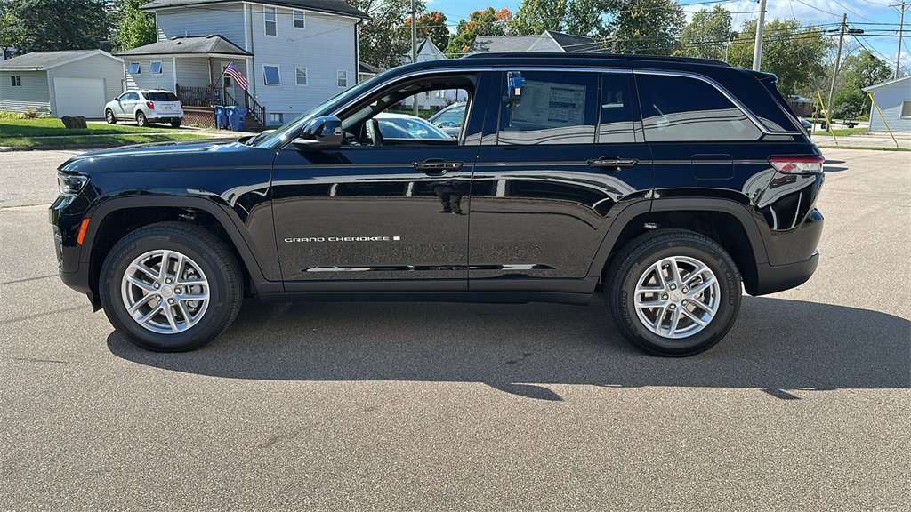 New 2025 Jeep Grand Cherokee Laredo X w/ Luxury Tech Group I image 4