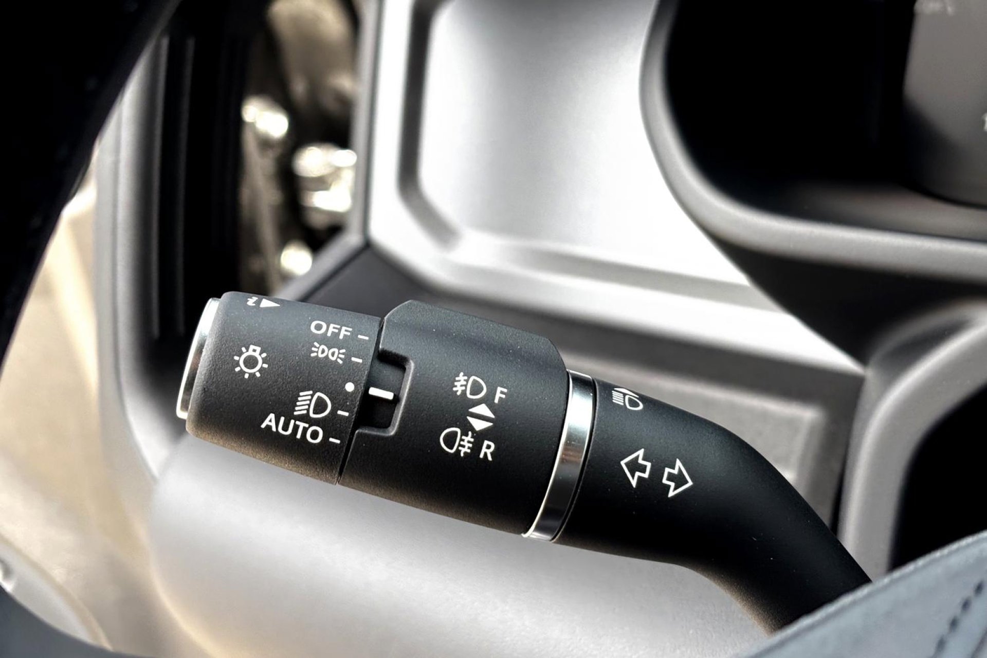 Used 2025 Land Rover Defender 110 X image 16