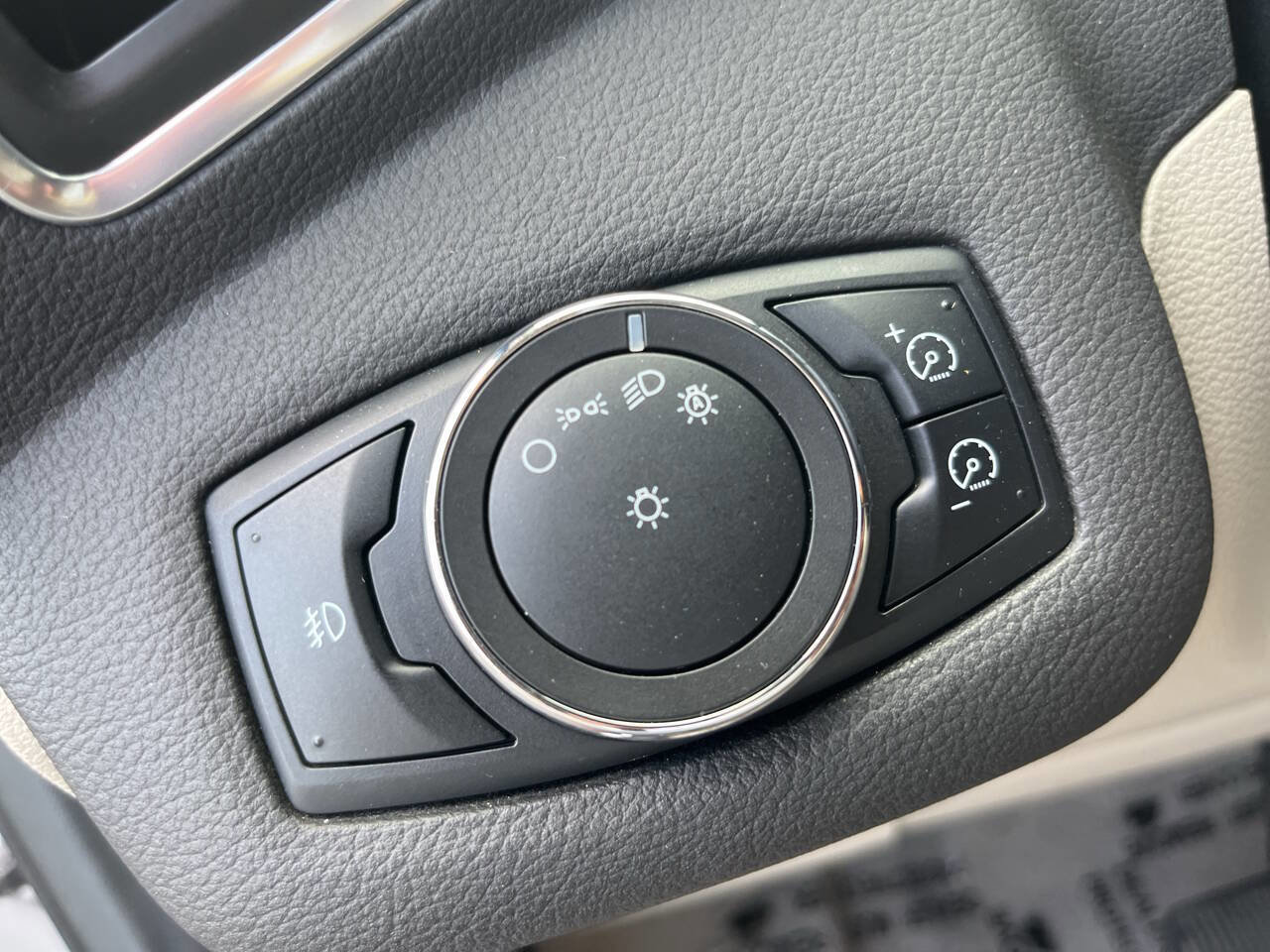 Used 2013 Ford Escape SEL image 28