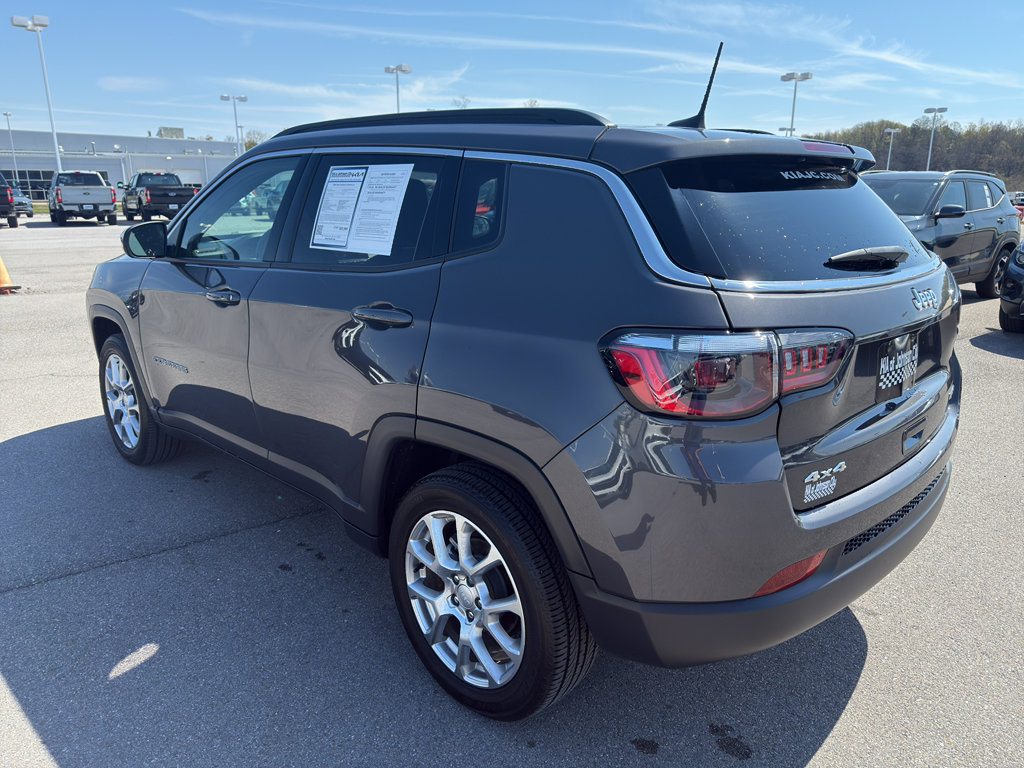 Used 2024 Jeep Compass Latitude AWD/4WD image 3