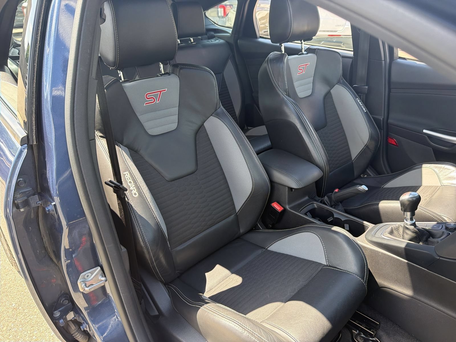 Used 2018 Ford Focus ST w/ Equipment Group 401A FWD image 27