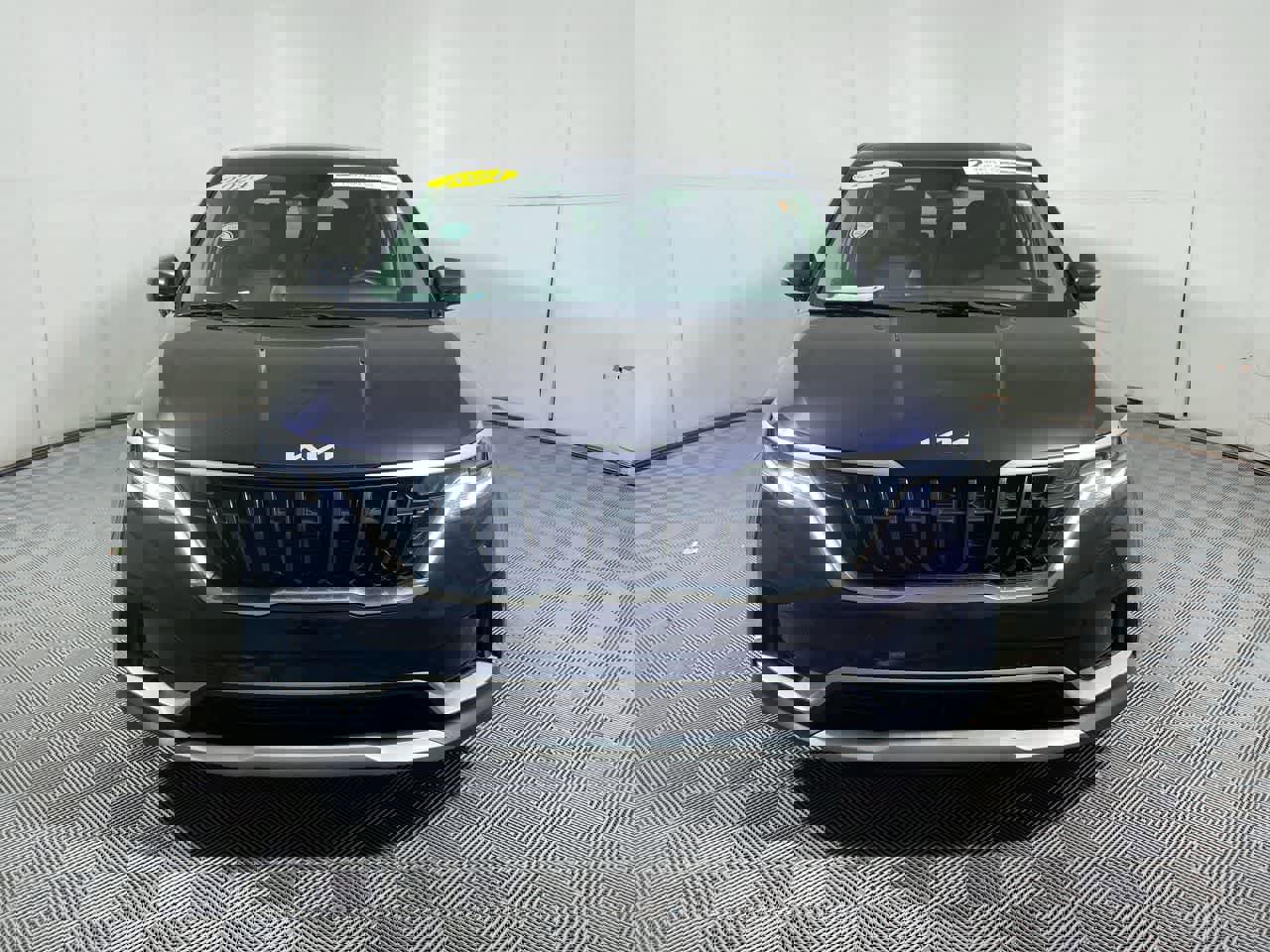 Used 2024 Kia Carnival LX image 10