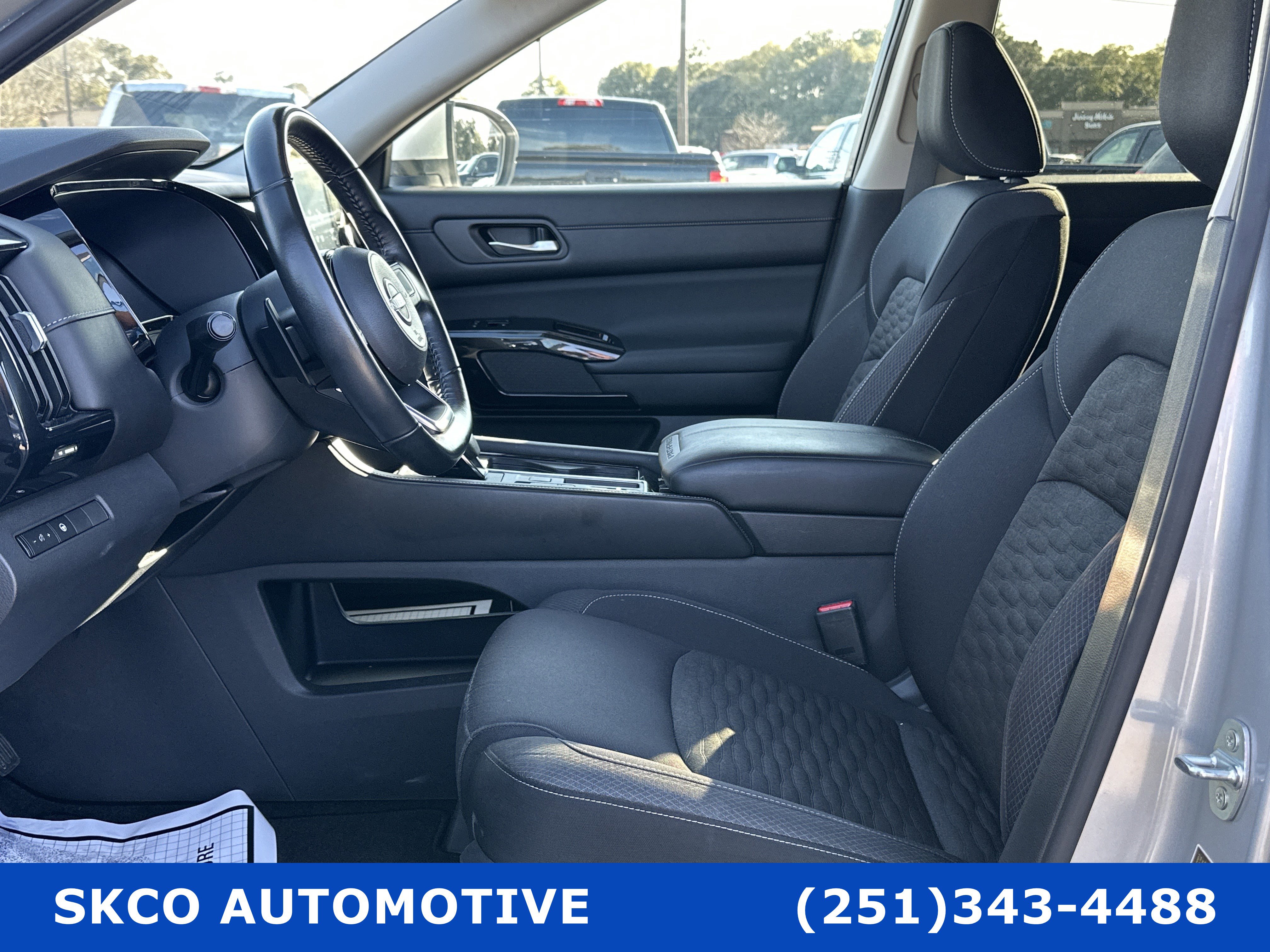 Used 2022 Nissan Pathfinder SV image 11