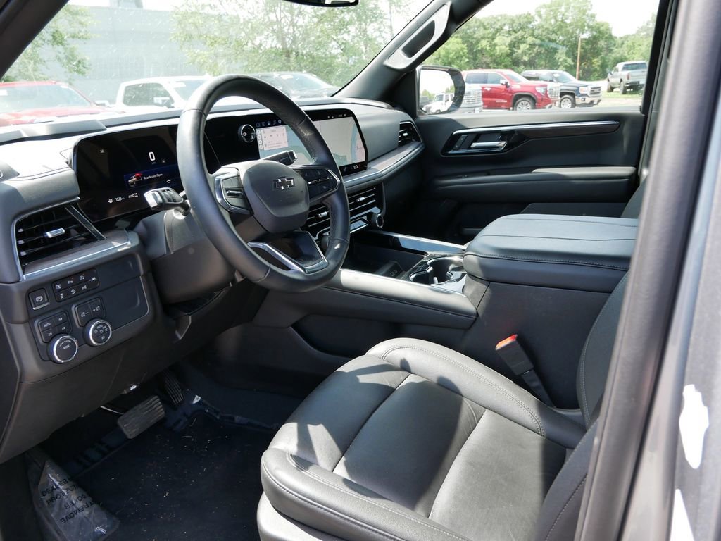 Used 2025 Chevrolet Suburban Z71 AWD/4WD image 14