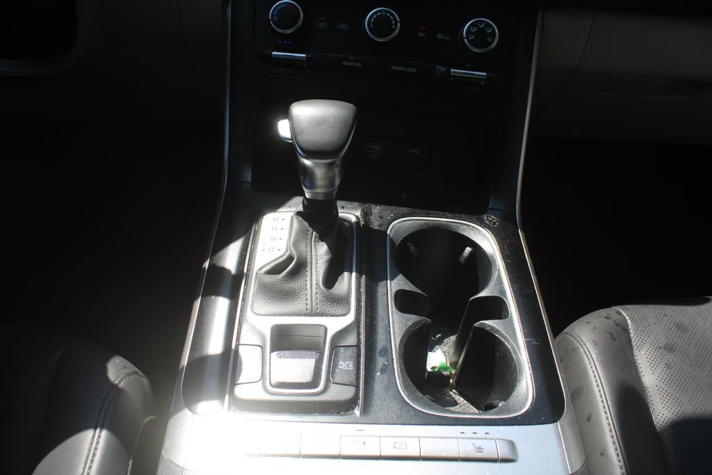 Certified 2024 Kia Carnival LX FWD image 38