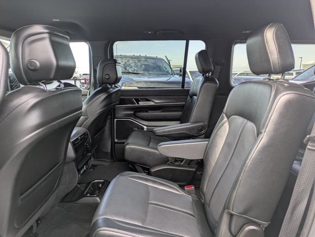 Used 2024 Jeep Wagoneer Series III AWD/4WD image 14