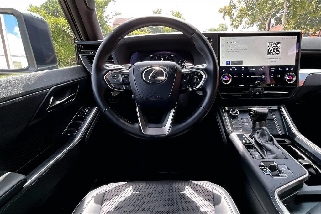 Used 2026 Lexus GX 550 w/ Accessory Package (2T) AWD/4WD image 7