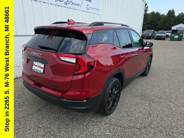 Used 2024 GMC Terrain SLE w/ Driver Convenience Package AWD/4WD image 11