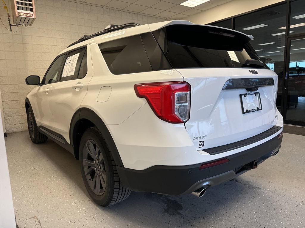 Used 2022 Ford Explorer XLT w/ Equipment Group 202A image 3