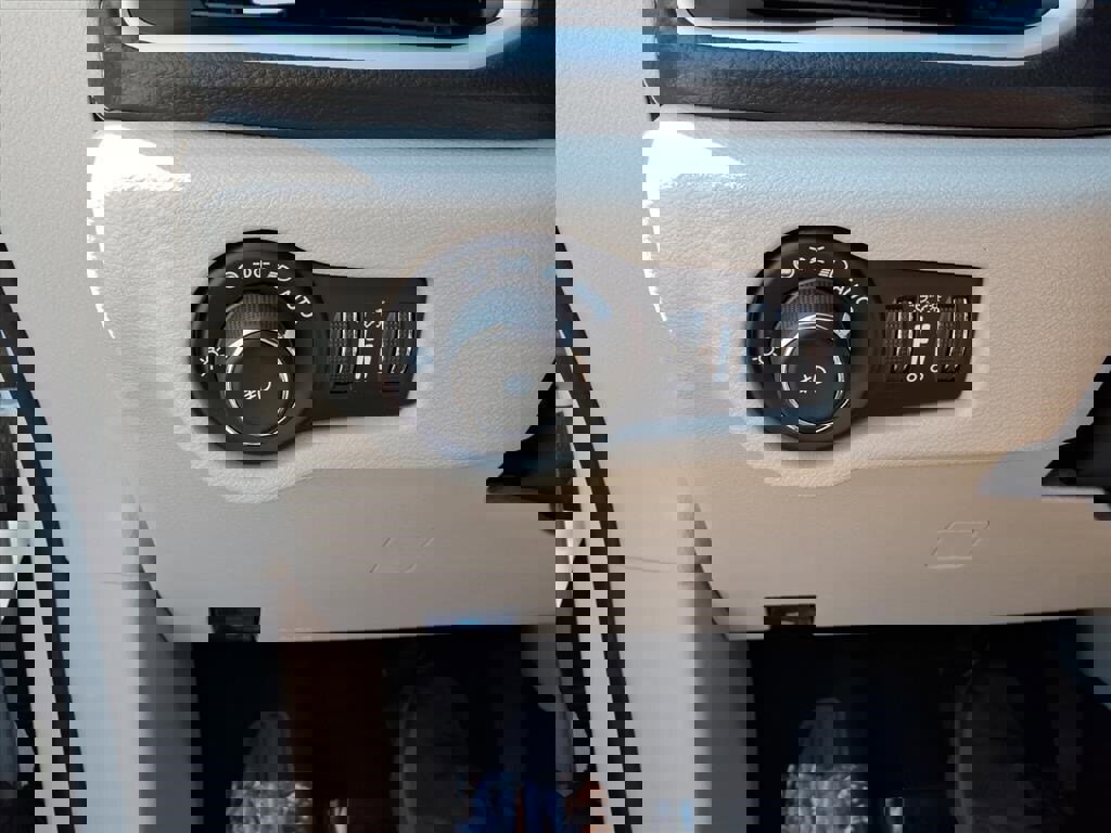 Used 2024 Chrysler Pacifica Select image 34