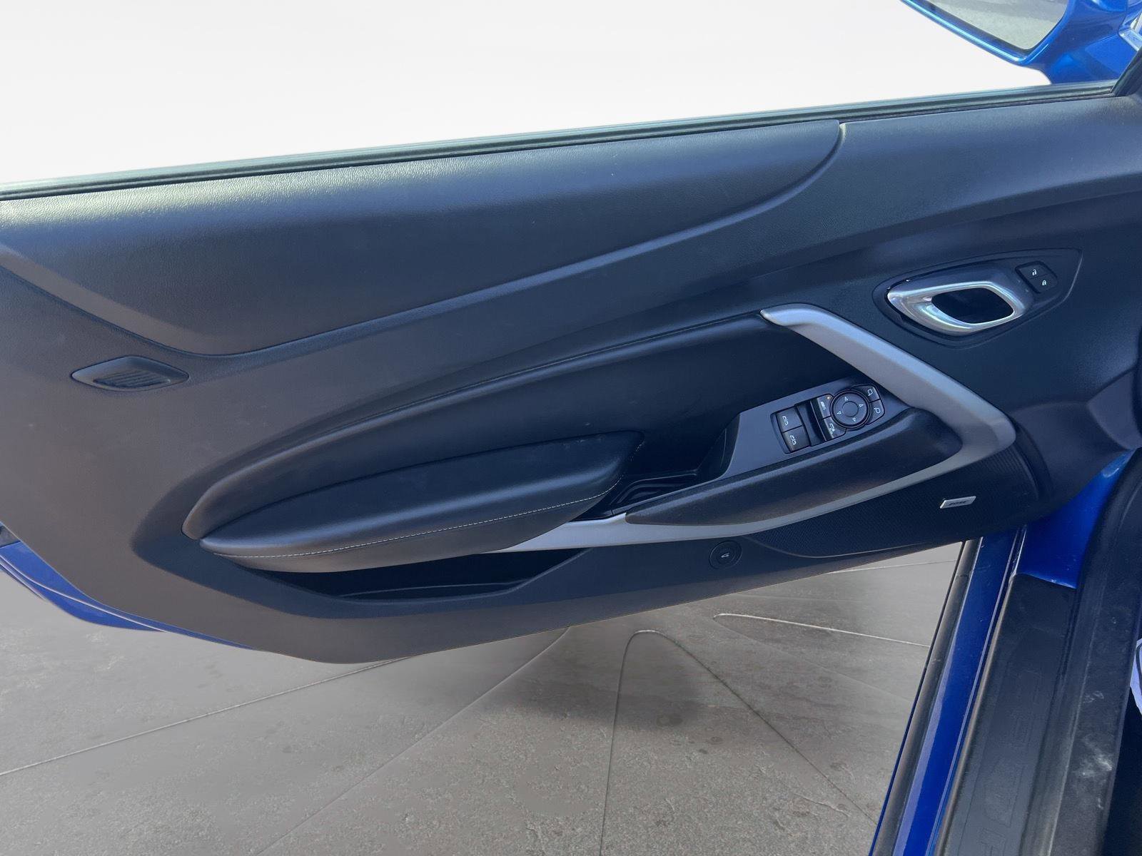 Used 2018 Chevrolet Camaro LT w/ RS Package image 11