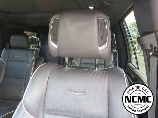 Used 2023 Cadillac Escalade Premium Luxury AWD/4WD image 19