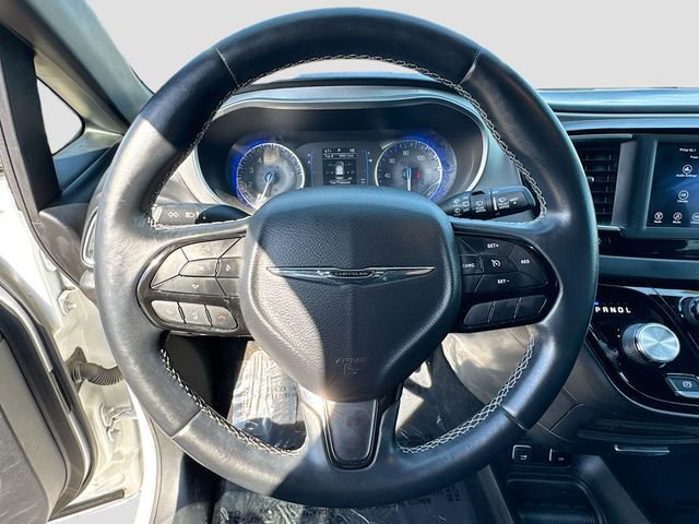 Used 2018 Chrysler Pacifica Touring Plus w/ S Appearance Package FWD image 11