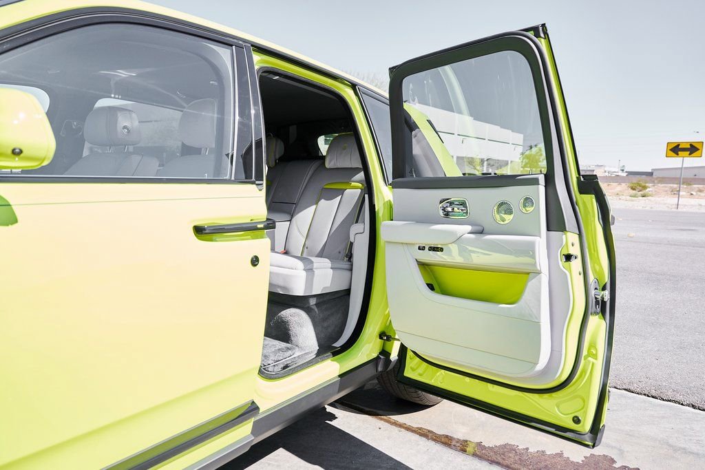 Used 2024 Rolls-Royce Cullinan image 37