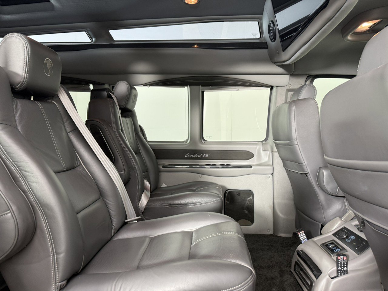 Used 2018 GMC Savana 2500 w/ Enhanced Convenience Package RWD image 14