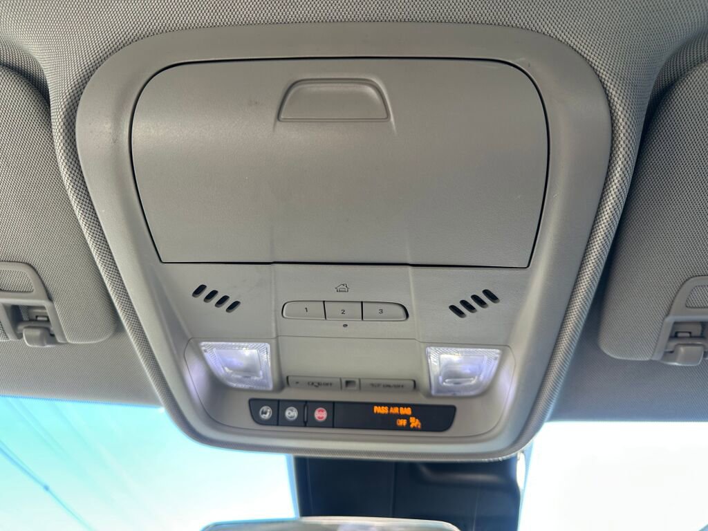 Used 2020 Cadillac XT4 Luxury w/ Cold Weather Package image 18