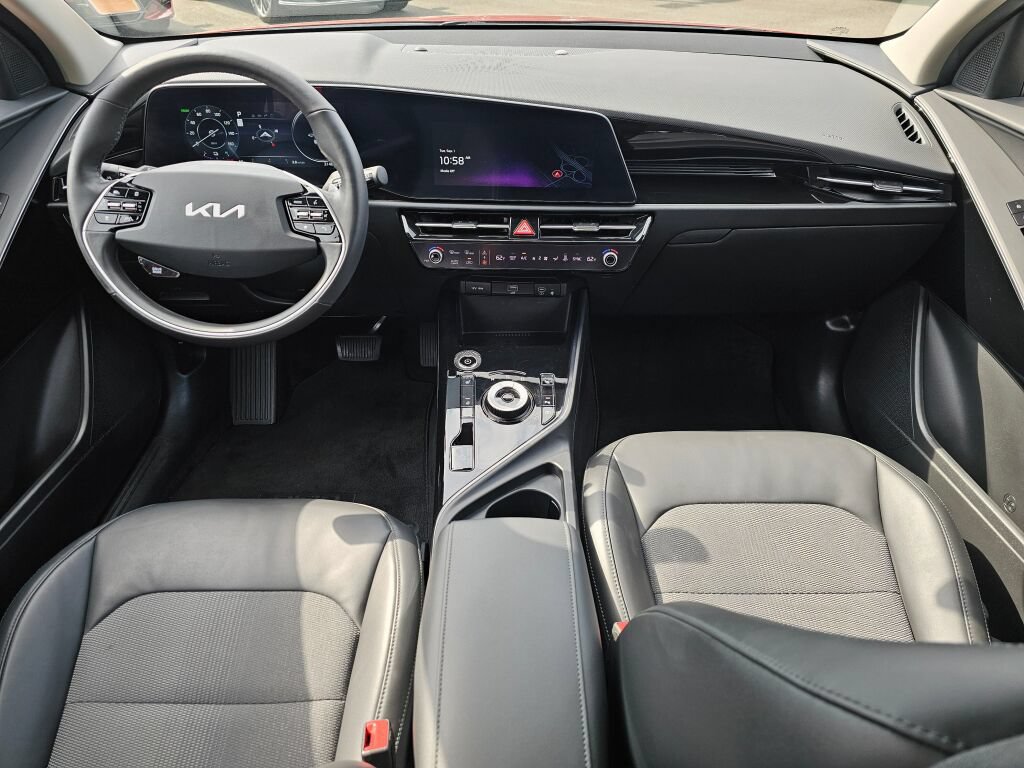 Certified 2023 Kia Niro Wind w/ Wind Preserve Package FWD image 9