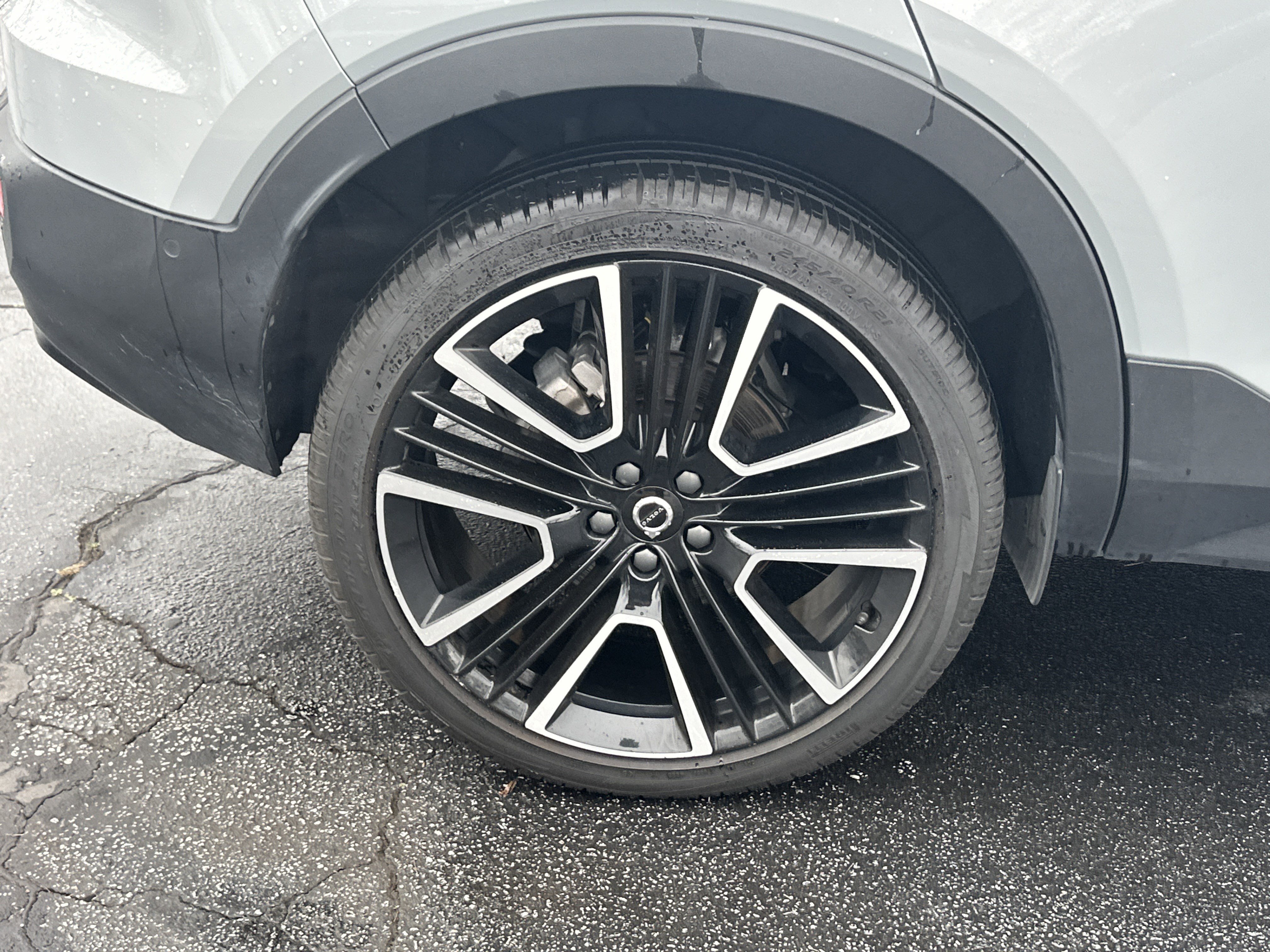 Used 2025 Volvo XC40 B5 Ultra image 20
