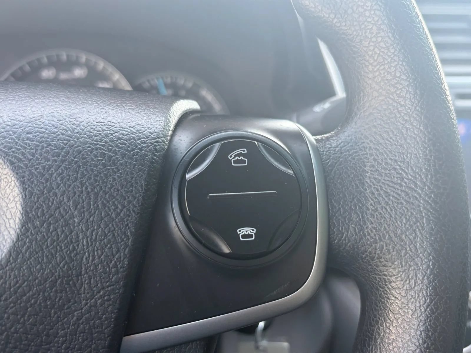 Used 2012 Toyota Camry LE FWD image 28