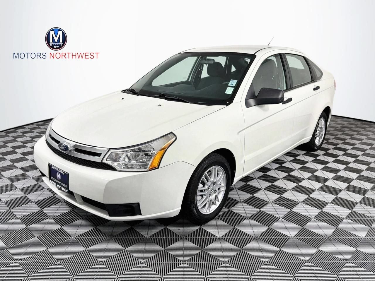 Used 2010 Ford Focus SE FWD image 1