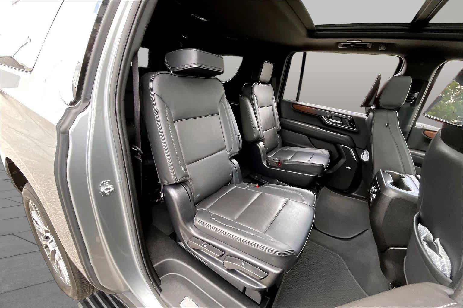Used 2025 GMC Yukon XL Denali w/ Denali Reserve Package RWD image 21