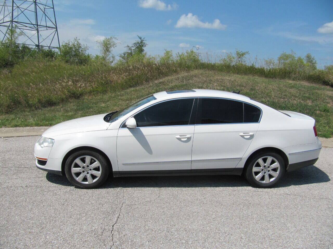 Used 2006 Volkswagen Passat Value Edition image 3