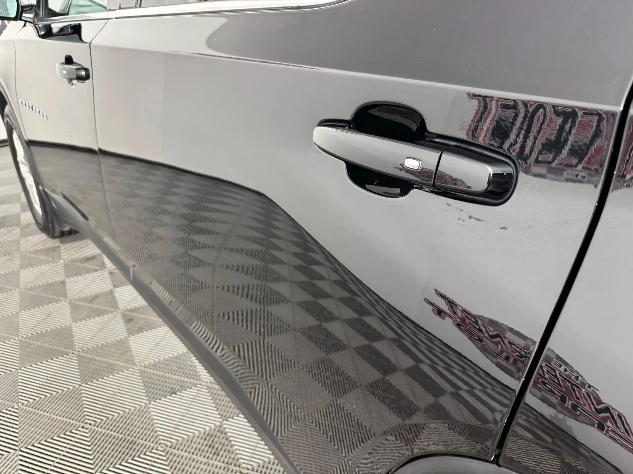 Used 2020 Chevrolet Traverse LT w/ LPO, Floor Liner Package image 25