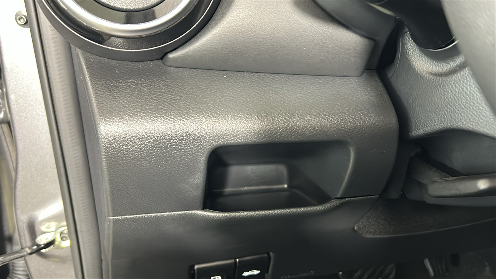 Used 2023 Nissan Kicks SR FWD image 22