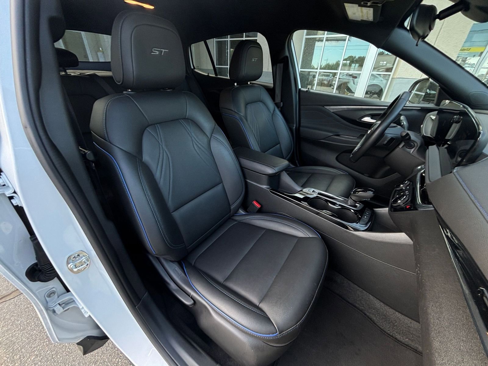 Used 2025 Buick Envista Sport Touring FWD image 38