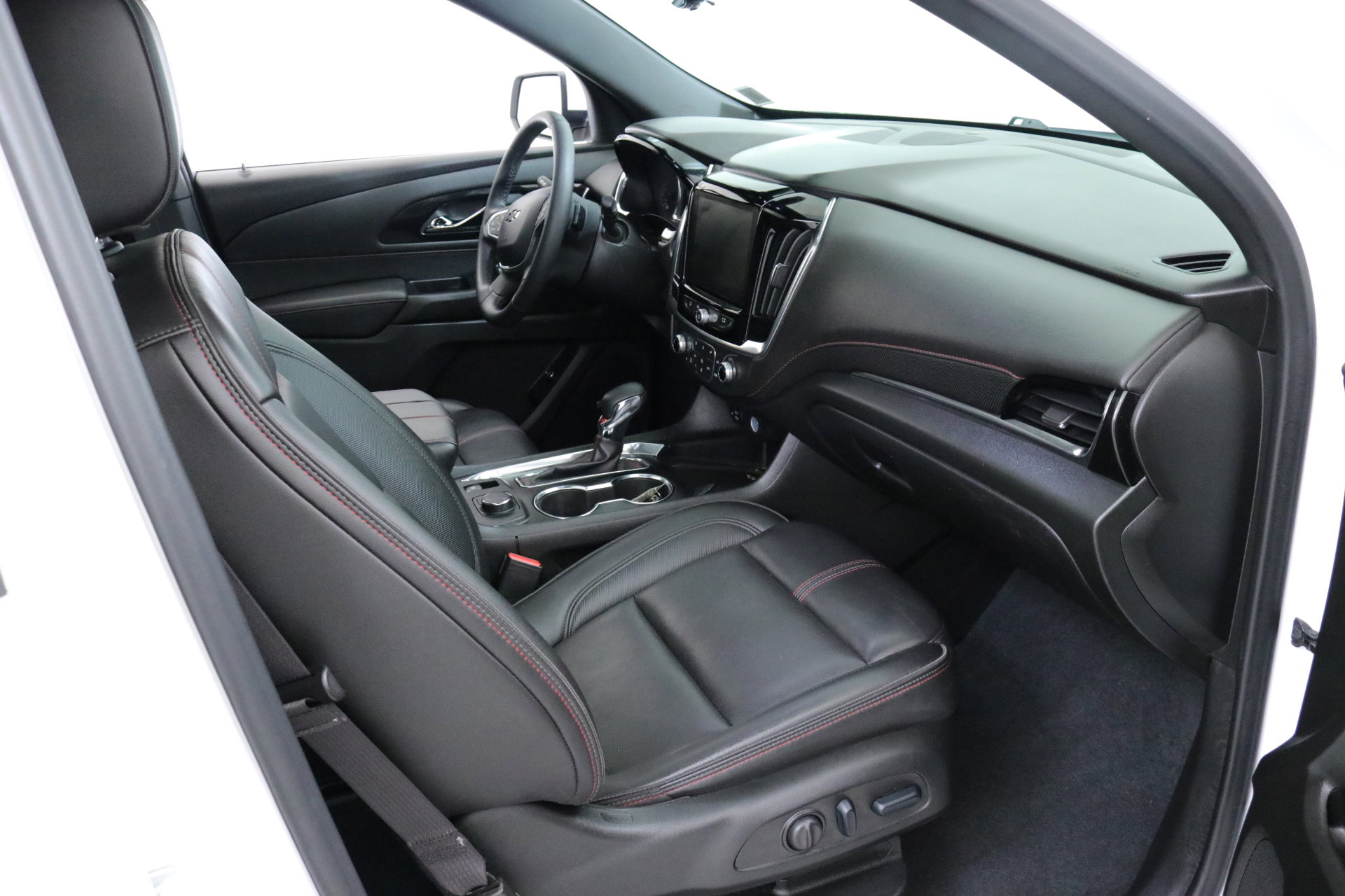 Used 2023 Chevrolet Traverse RS image 29