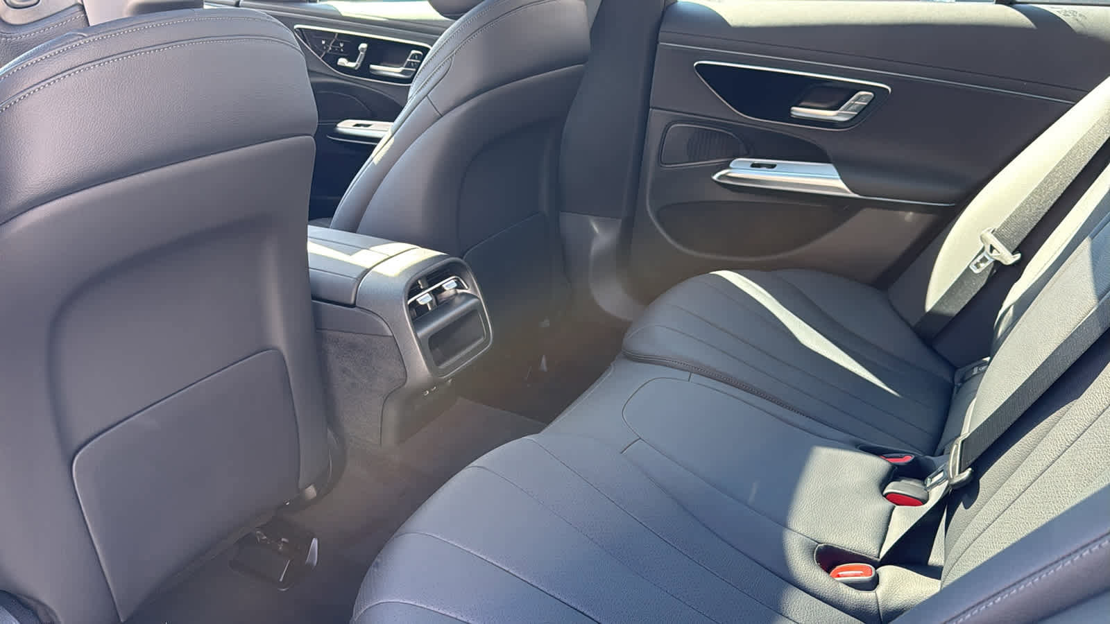 New 2026 Mercedes-Benz E 350 4MATIC Sedan image 29