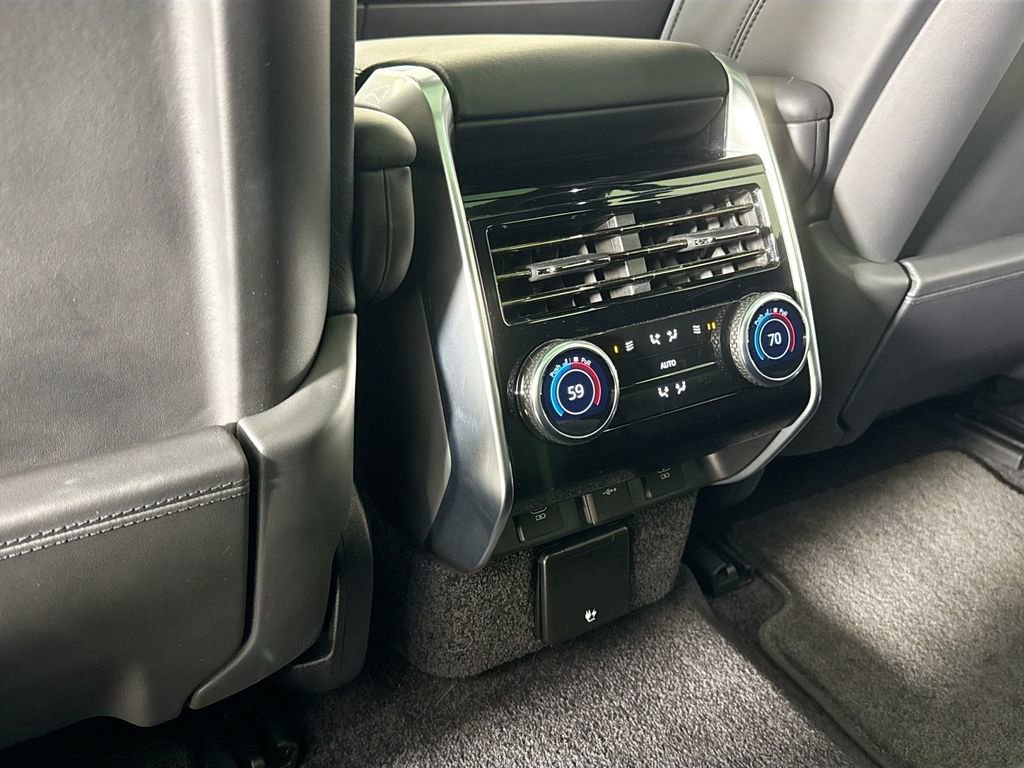 Used 2023 Land Rover Range Rover Autobiography image 16