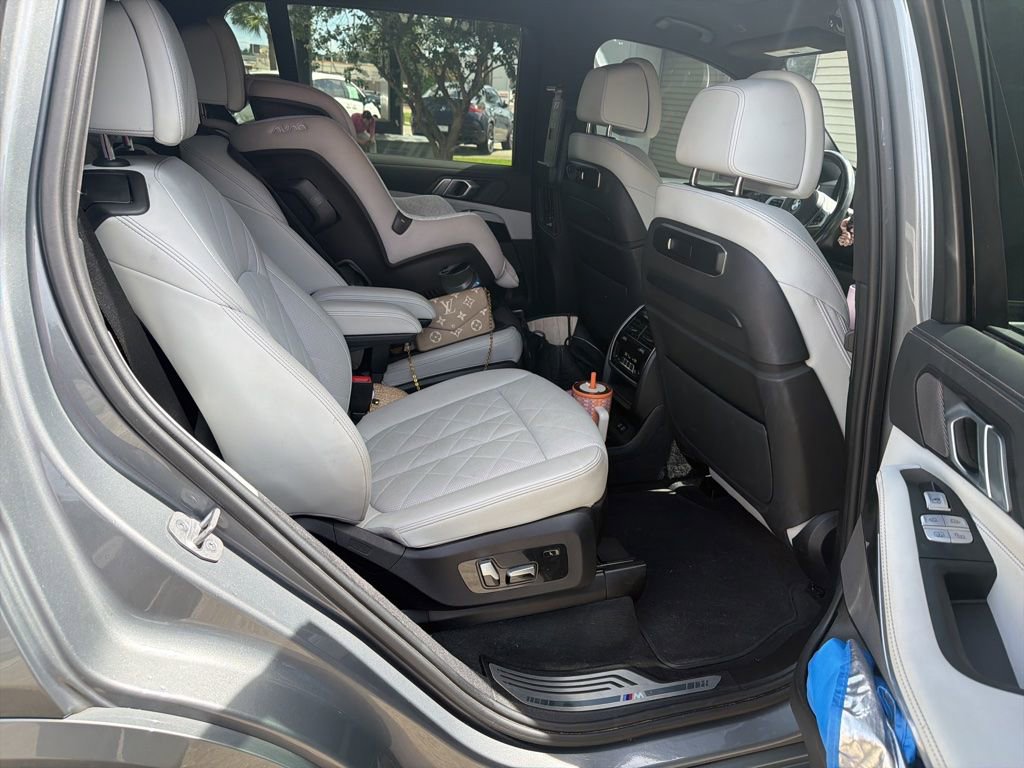 Used 2023 BMW X7 xDrive40i w/ Executive Package AWD/4WD image 4