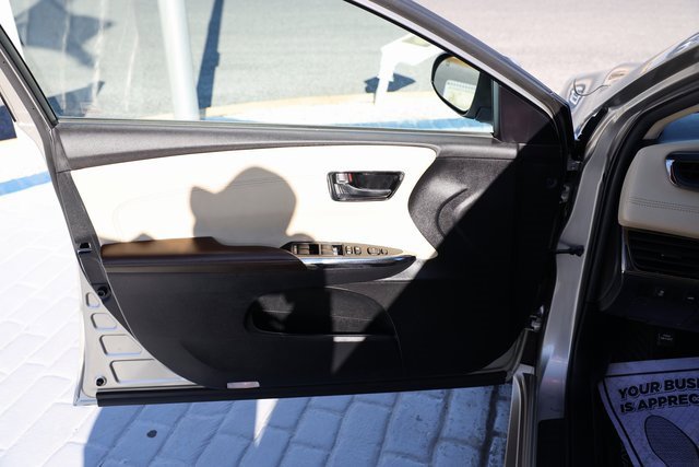 Used 2016 Toyota Avalon Limited image 11