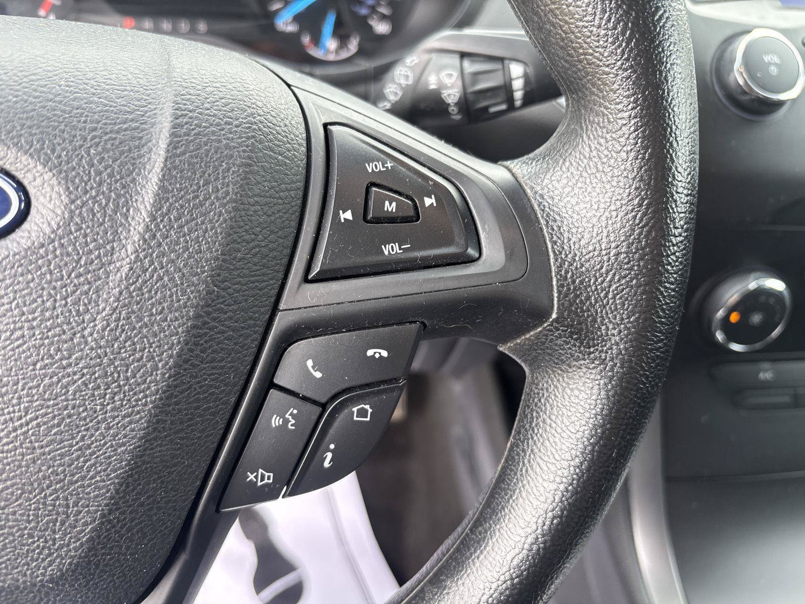Used 2019 Ford Edge SE FWD image 17