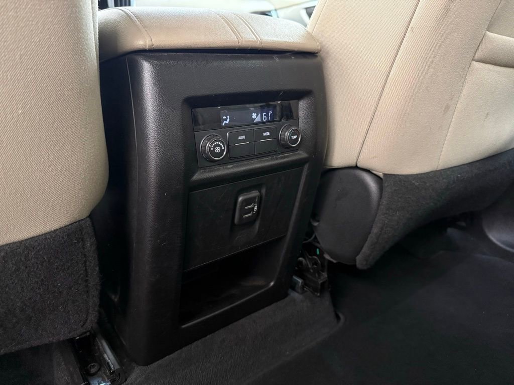 Used 2022 Chevrolet Traverse LS FWD image 16