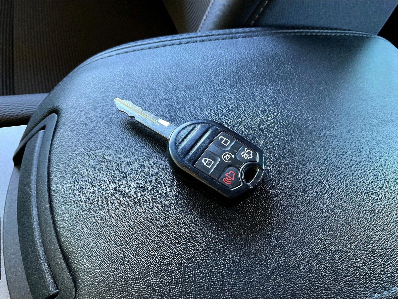 Used 2016 Ford Taurus SEL FWD image 33
