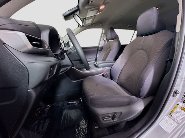 Used 2023 Toyota Highlander LE AWD/4WD image 17