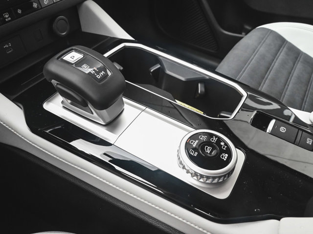 New 2025 Mitsubishi Outlander SE image 26