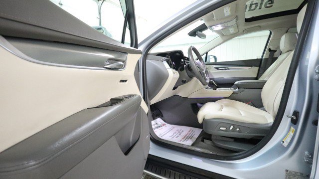 Used 2017 Cadillac XT5 Luxury w/ Driver Awareness Package AWD/4WD image 9