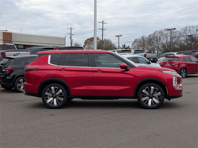 New 2025 Mitsubishi Outlander SE image 2