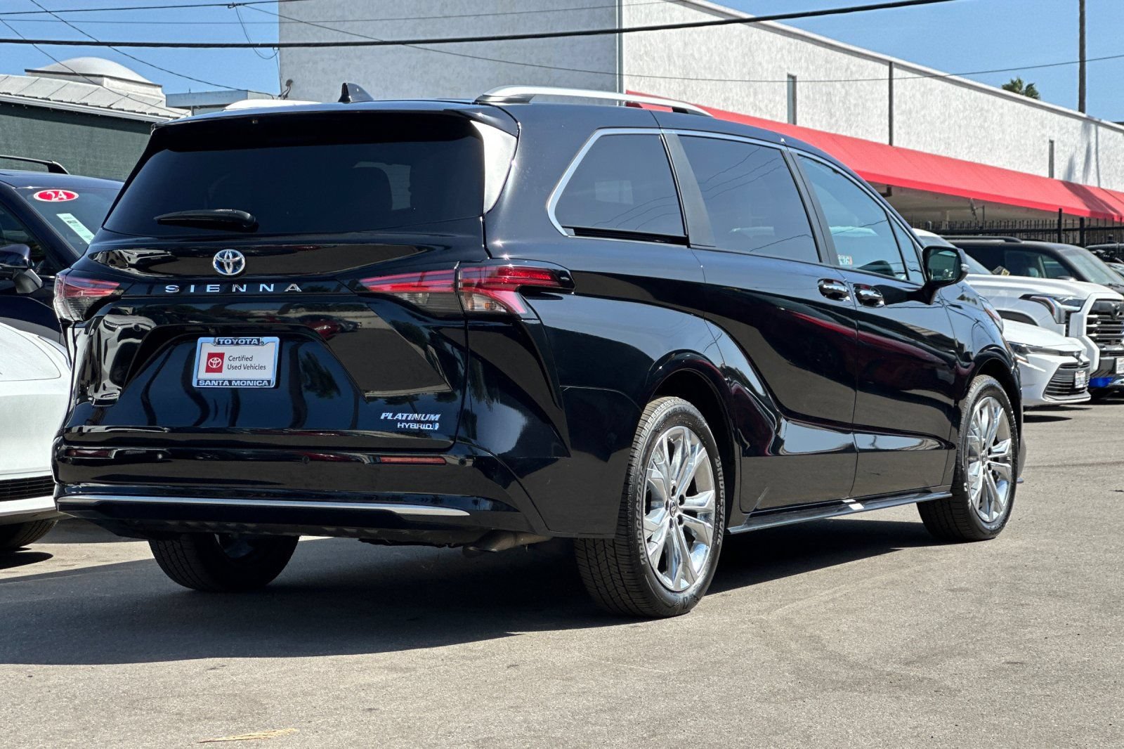 Certified 2022 Toyota Sienna Platinum FWD image 4