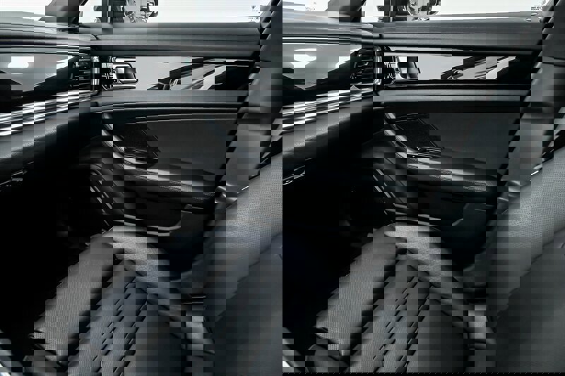 Used 2018 Porsche Panamera 4S image 38