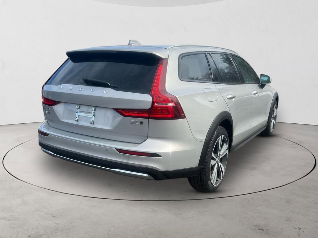 Certified 2025 Volvo V60 B5 Cross Country Plus AWD/4WD image 5