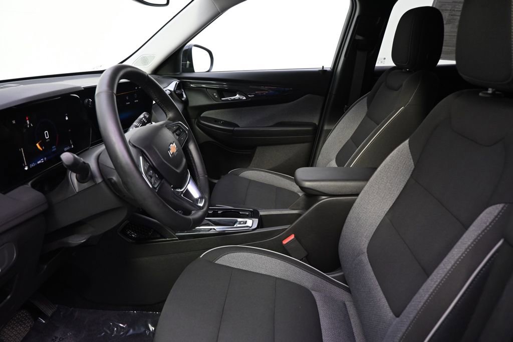 Used 2025 Chevrolet TrailBlazer LT w/ Convenience Package AWD/4WD image 13