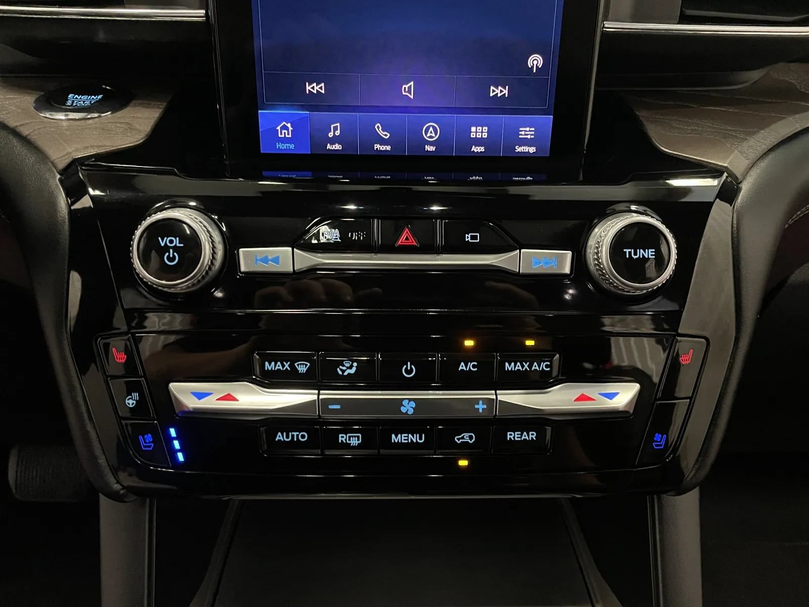 Used 2023 Ford Explorer Platinum w/ Technology Package AWD/4WD image 33