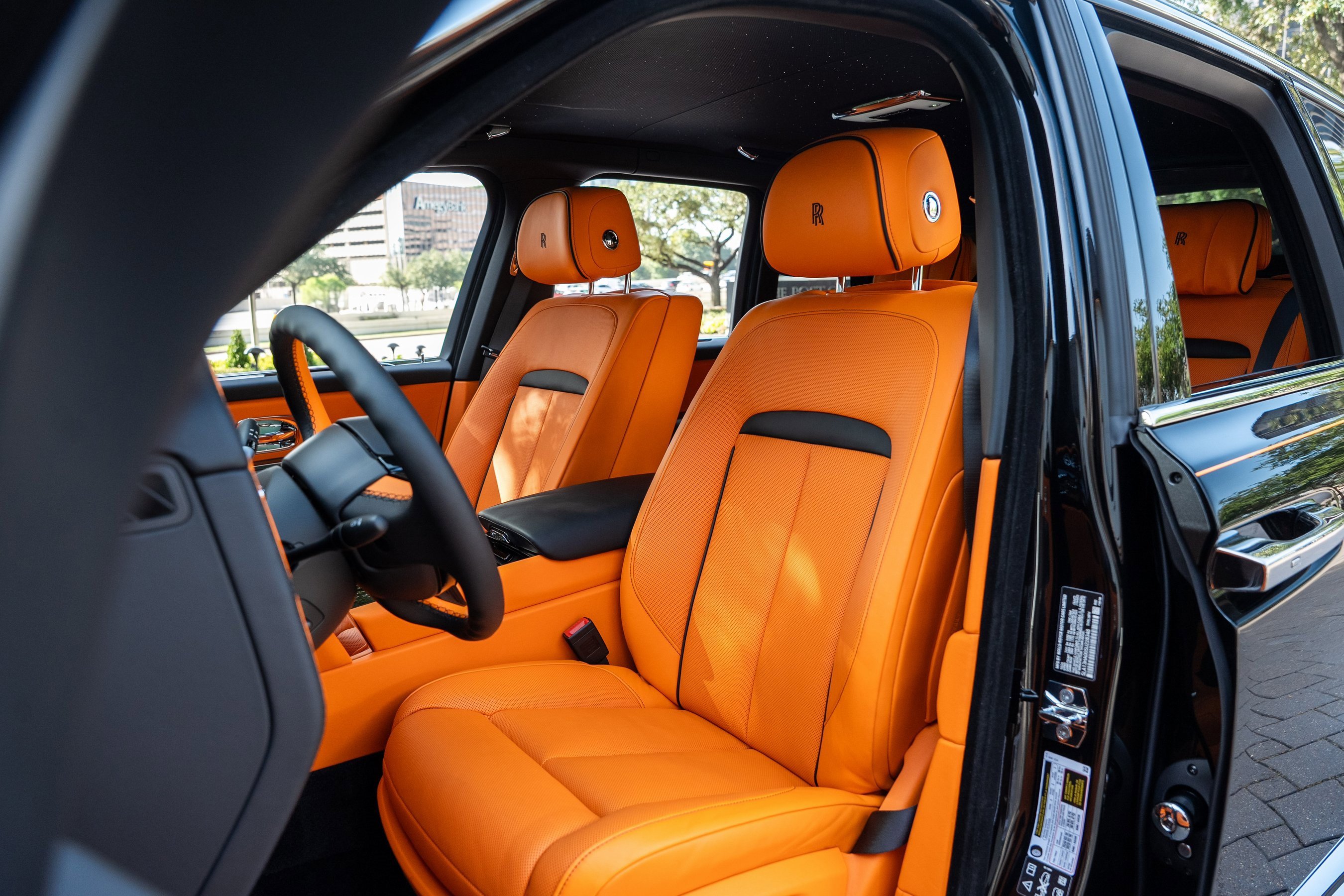 Used 2025 Rolls-Royce Cullinan image 21