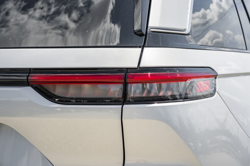 New 2025 Jeep Grand Cherokee Laredo X w/ Luxury Tech Group I image 6