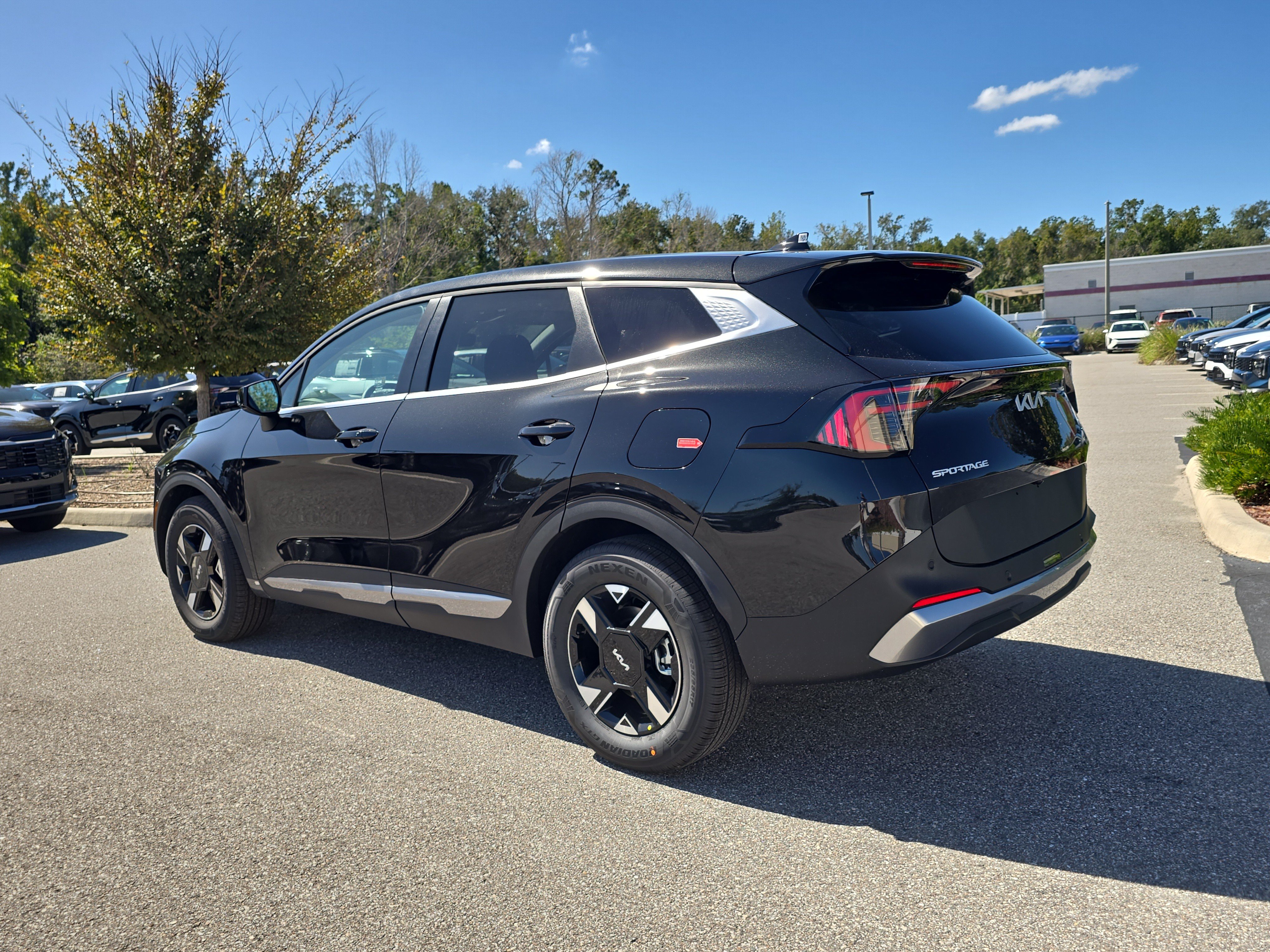 New 2027 Kia Sportage LX FWD image 6